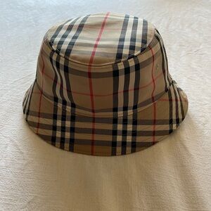 Burberry bucket hat